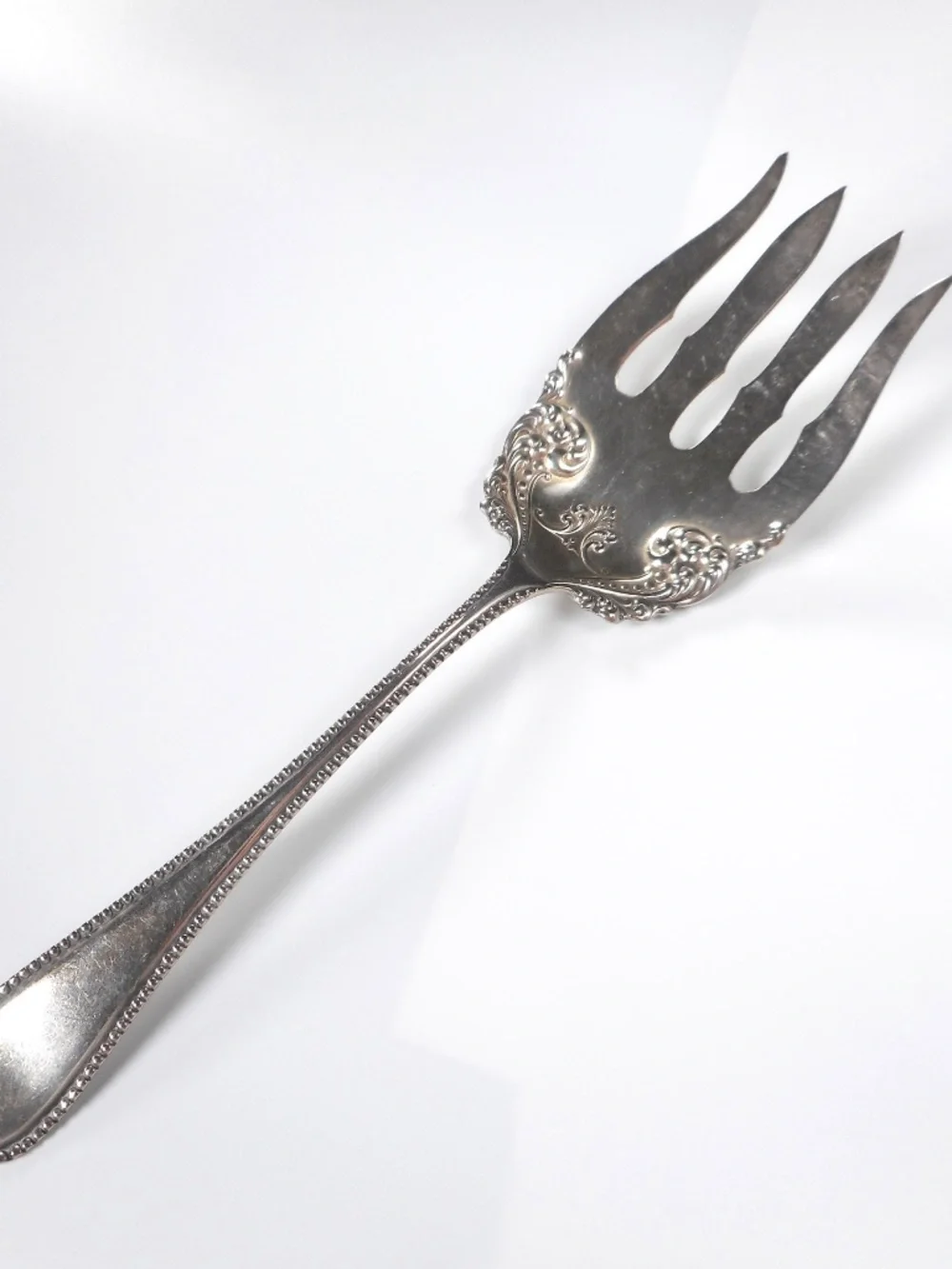 Rare VTG Wm Rogers & Son AA Silverplate Floral Beaded ESSEX Serving Meat Fork 9